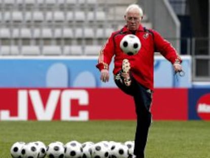 Fotograf&iacute;a de archivo (Innsbruck, Austria 09/06/2008) del entrenador de f&uacute;tbol Luis Aragon&eacute;s, ex seleccionador nacional