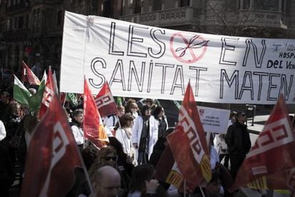 Manifestaci&oacute;n de los sindicatos de la sanidad concertada, ayer en Barcelona