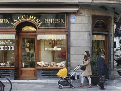Comercios emblem&aacute;ticos de Barcelona, como la pasteler&iacute;a La Colmena, van a cerrar.