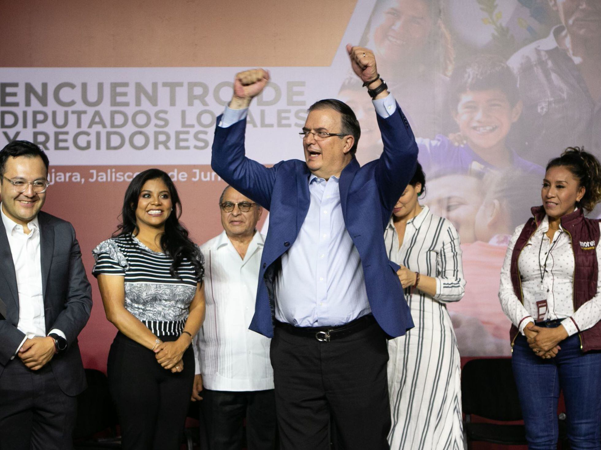 Ebrard se lanza de lleno a la campaña de Morena y conforma un equipo para  “ganar la encuesta” | EL PAÍS México