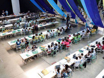 Alumnos en La Farga de l'Hospitalet.