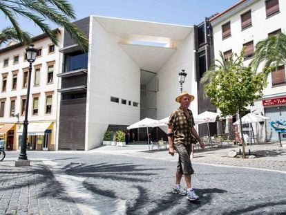 Fachada del Centro Federico Garc&iacute;a Lorca de Granada.