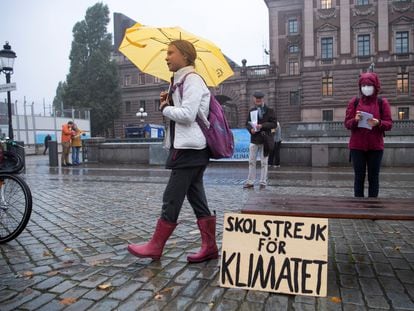 La activista sueca Greta Thunberg protesta ante el Parlamento sueco, en Estocolmo, el pasado 15 de octubre.
