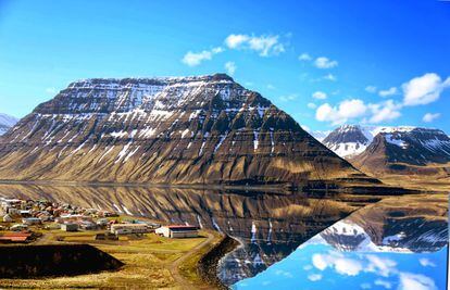 <a href="https://elviajero.elpais.com/tag/islandia/a" target="_blank">Islandia</a> sigue siendo un país remoto y tranquilo aunque cada vez recibe más turismo, sobre todo en los meses de verano, cuando el día se alarga hasta confundirse con la noche. Pero en medio de esta lejana isla por la que pasa el Círculo Polar Ártico quedan rincones ajenos a las masas viajeras, aún semiaislados del resto. Es el caso de los Westfjords, los fiordos occidentales, la última frontera islandesa. Se trata de una península unida al resto del país por un itsmo de siete kilómetros de ancho, que dibuja una especie de mano cuyos dedos —los fiordos— intentan alcanzar Groenlandia. Una región diferente, con impresionantes valles, montañas y cascadas, pueblos curiosos y vestigios de una historia épica que se remonta a los vikingos. Menos de 3.000 habitantes viven en esta remota zona al noroeste del país que, no obstante, apuesta por iniciativas que protejan su indómita naturaleza, como la reserva natural de Hornstrandir, solo accesible en ferri desde Ísafjördur, y donde está prohibido el tráfico motorizado. Es un remoto lugar perfecto para la observación de aves (y del zorro ártico), para bañarse en alguna de sus muchas pozas geotermales en medio de una naturaleza prácticamente salvaje y para varios días de aventuras. Más información: <a href="https://es.visiticeland.com/" target="_blank">es.visiticeland.com</a> y <a href="https://www.west.is/en" target="_blank">west.is/en</a>