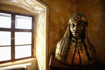 Estatua de Vlad Tepes, inspirador del personaje de Drácula, en Sighisoara, su pueblo natal.