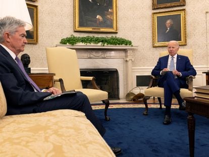 El presidente de la Reserva Federal, Jerome Powell, en una reunión con el presidente de Estados Unidos, Joe Biden, el 31 de mayo en la Casa Blanca.