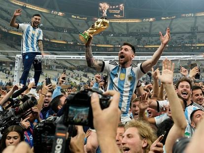 Lionel Messi y la selección argentina celebran el triunfo en el Mundial.