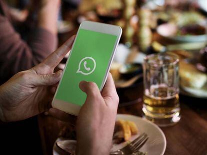 WhatsApp introduce un esperado cambio: rediseña el menú contextual de los mensajes
