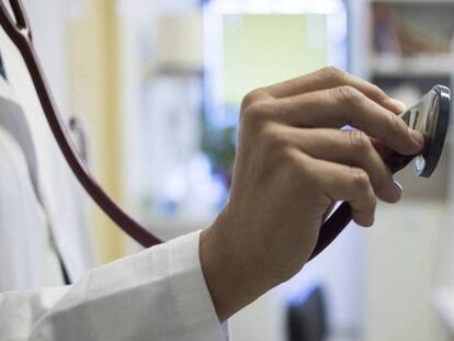 Consulta médica. Óscar Corral El País
 