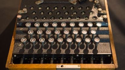 Máquina de código Enigma, del tipo que usó Turing en la Segunda Guerra Mundial.