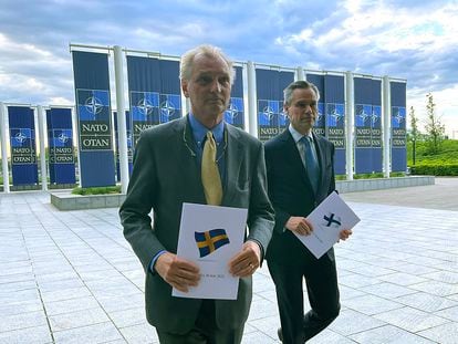 Los embajadores de Suecia y Finlandia llegaban el miércoles a la sede de la OTAN en Bruselas para entregar la solicitud de ingreso.