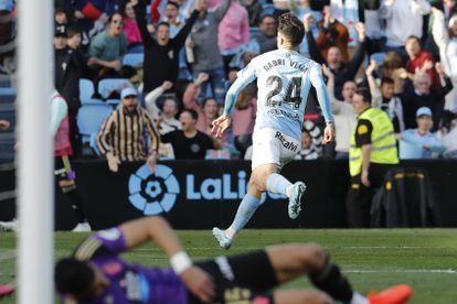 El centrocampista del Celta de Vigo Gabri Veiga celebra tras anotar el 3-0 ante Real Valladolid.