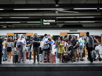 Viajeros de Renfe en la estación de Sants (Barcelona) a principios de septiembre.