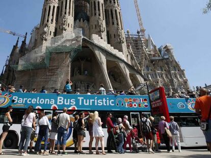 Canarias y Barcelona, los destinos más afectados por la caída del turismo extranjero