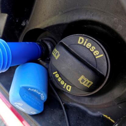 El coche utiliza ADBlue un sistema de depuración de gases imprescindible en los motores diésel para proteger el medio ambiente. 
