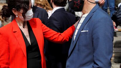 Isabel Díaz Ayuso y Toni Cantó, quinto en la lista de la candidatura de la formación, este miércoles en el auditorio del parque Lineal del Manzanares.