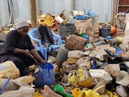 Jacqueline Nduku, responsable del proyecto Kleanbera Recycling, en Kibera (Nairobi).