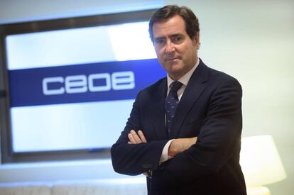 La CEOE alerta del "hartazgo" político y aún confía en un Gobierno moderado