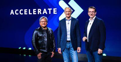 Jensen Huang, fundador y CEO de NVIDIA; Roland Busch, presidente y CEO de Siemens AG, y Milan Nedeljkovic, miembro de la junta de BMW, este miércoles en Munich. 