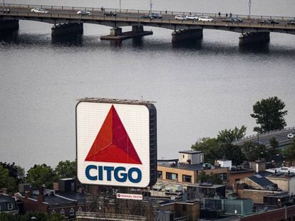 Un letrero de la compañía petrolera Citgo en Boston.