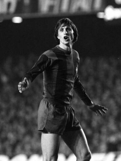 Cruyff, en un partido de UEFA en el Camp Nou. 