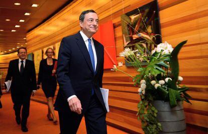 El presidente del BCE, Mario Draghi, poco antes de comparecer en conferencia de prensa, tras la reuni&oacute;n del consejo