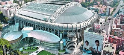 Simulación infográfica del proyecto de un nuevo centro comercial y el cerramiento total del estadio de fútbol Santiago Bernabéu.