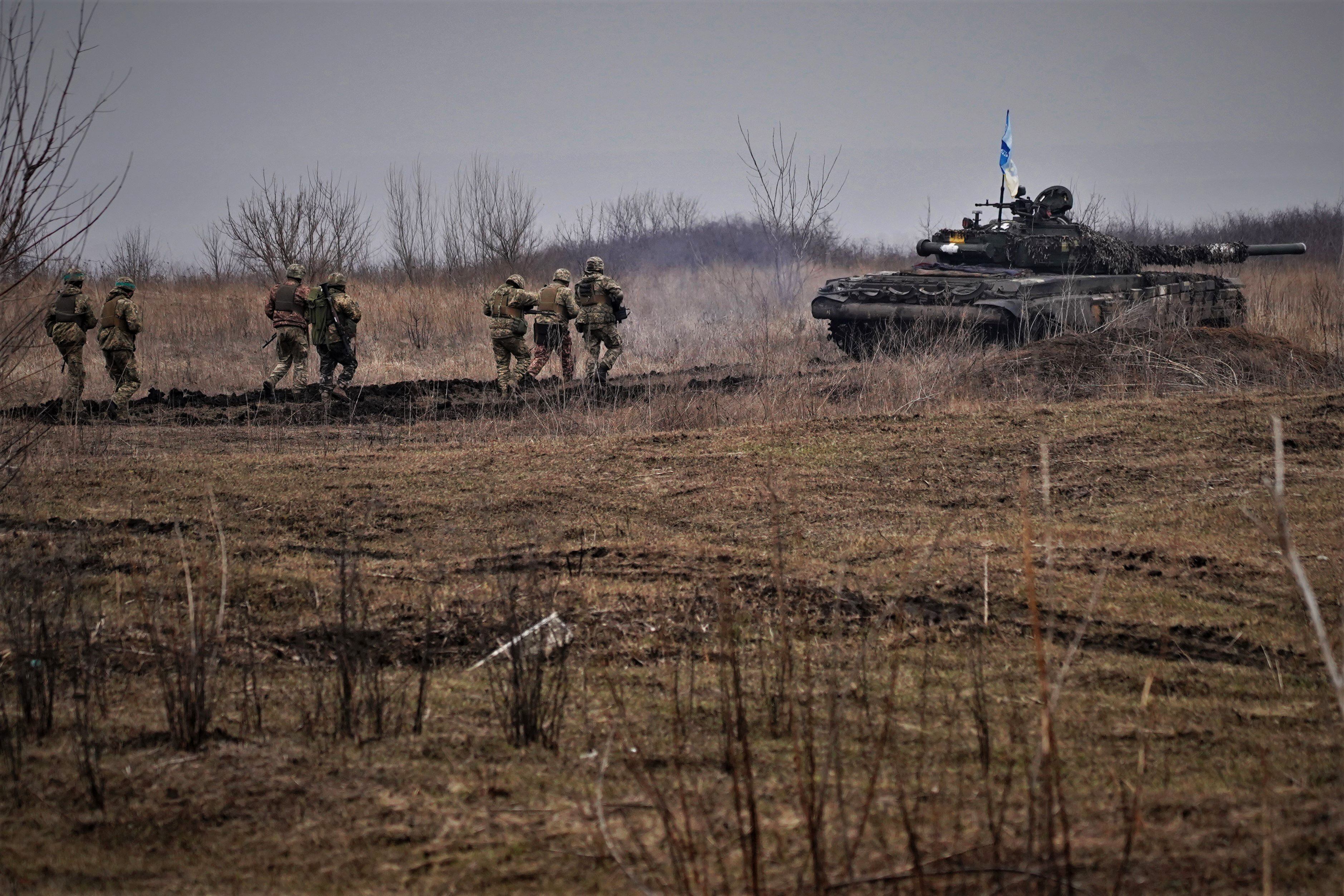 Maniobras de la Tercera Brigada de Tanques del ejército de Ucrania en la región de Járkov el 17 de marzo
