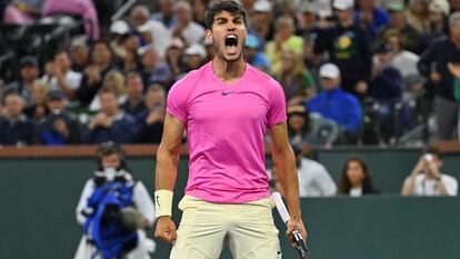 Alcaraz celebra la victoria contra Auger-Aliassime, este viernes en Indian Wells.