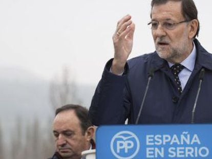 El presidente del PP y candidato a la Presidencia del Gobierno, Mariano Rajoy, pronuncia unas palabras en Logroño.