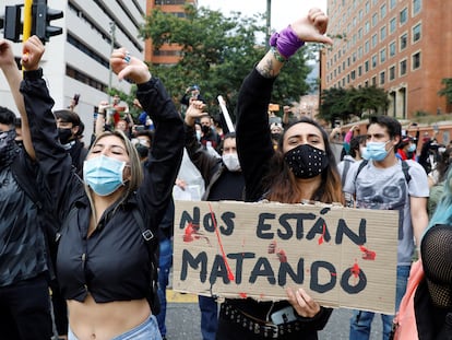 Jóvenes protestan en el norte de Bogotá contra el Gobierno de Iván Duque