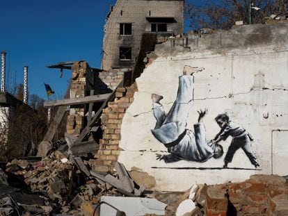Grafiti en la ciudad ucrania de Borodianka que parece dibujado en el estilo de Banksy que supuestamente fue fotografiado el 12 de noviembre.