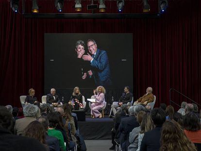 La directora de RTVE Rosa María Mateo y el periodista de la SER Josep Cuní.