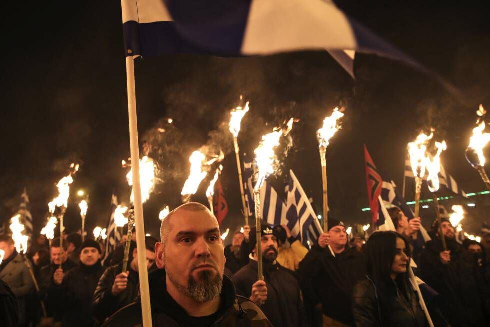 Simpatizantes de Amanecer Dorado durante una concentración en Atenas (Grecia) el sábado 28 de enero de 2017.