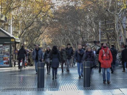 Cuatro meses despu&eacute;s del atentado se han colocado bolardos en la Rambla  