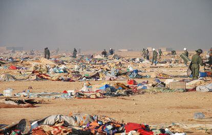 Imagen del campamento de Agdaym Izik, junto a El Aaiún, el día que fue desmantelado.