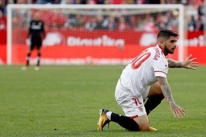 Banega, durante el partido contra el Valencia en el S&aacute;nchez Pizju&aacute;n.