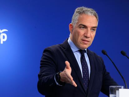 El coordinador general del PP, Elías Bendodo, durante la rueda de prensa posterior al Comité de Dirección del partido, este lunes en la sede de la calle Génova de Madrid.