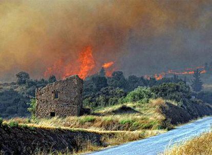 Imagen de las llamas que devoraron mas de 3.000 hectáreas en Agramunt, Cabanabona y Ollola (Noguera)