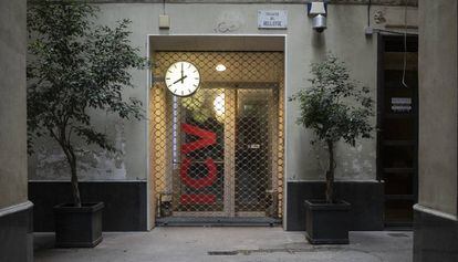Façana de la seu d'Iniciativa per Catalunya (ICV) al passatge del Rellotge de Barcelona.