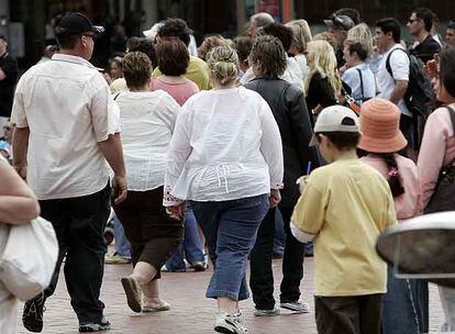 Varias personas con sobrepeso en Sídney, Australia.