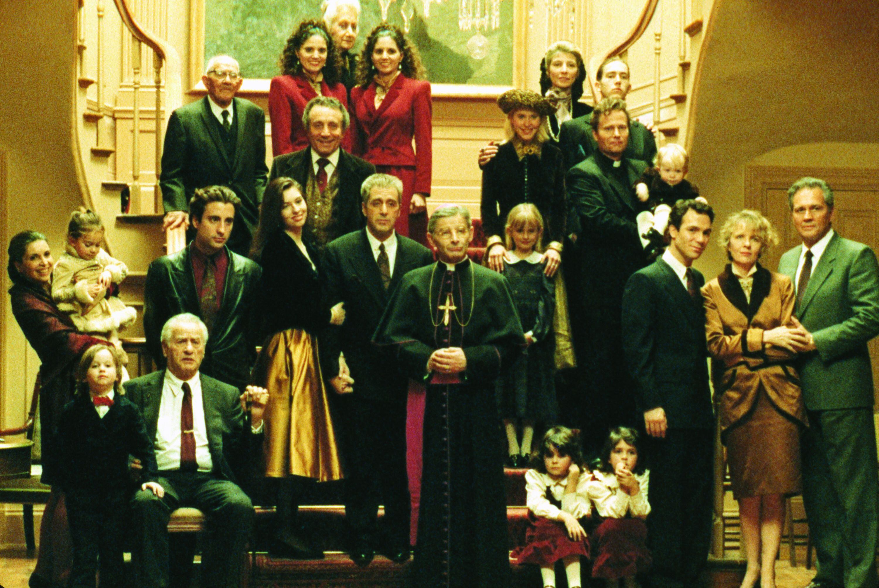 Imagen de 'El padrino III', en la que la familia Corleone posa para una foto de grupo.