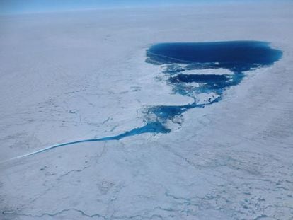 Un lago en la capa helada de Groenlandia, fotografiado el pasado 21 de julio.