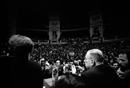 Jean-Paul Sartre, en la Universidad de la Sorbona en mayo de 1968.