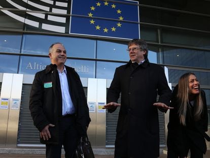 Jordi Turull, Carles Puigdemont y Míriam Nogueras, este viernes en el Parlamento Europeo.
