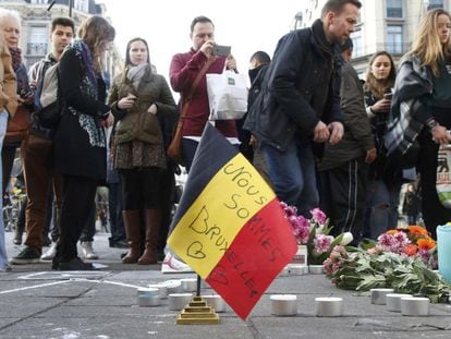 Los bruselenses homenajean a las v&iacute;ctimas de los atentados.