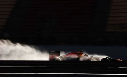 Webber corre con su Red Bull.