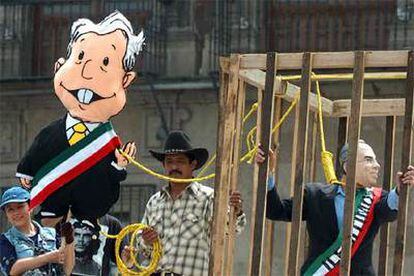 Simpatizantes de López Obrador, durante la manifestación de ayer en la capital mexicana
