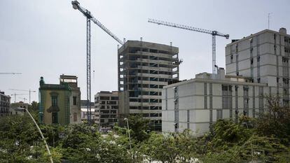 Obras en la esquina de Roc Boronat y Sancho de Ávila.