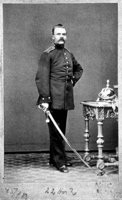 Nietzsche, en su época de soldado (1867-1869).